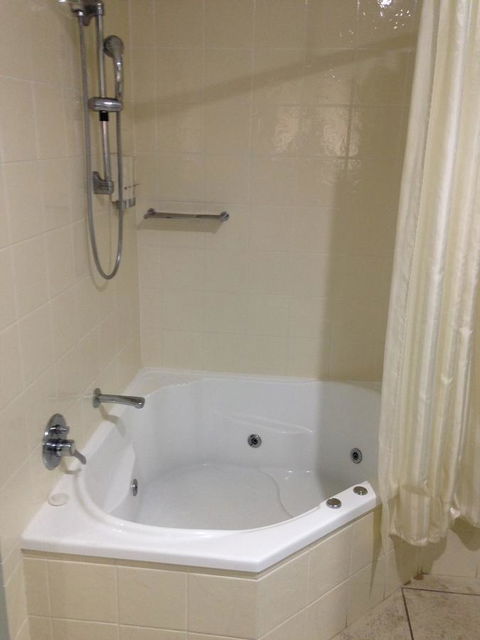 Eastgate On The Range Motel - Accommodation Gladstone 32