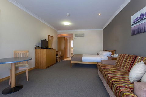 Eastgate On The Range Motel - Accommodation Gladstone 4