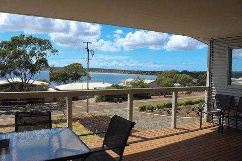Bayview House - Accommodation Gladstone 0