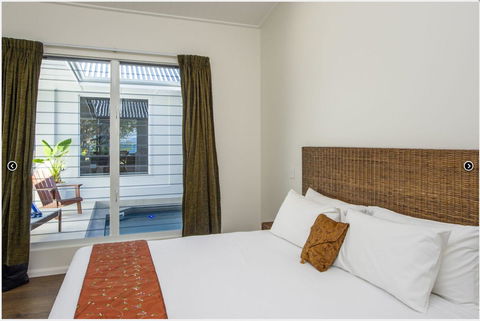 Reflections Emerald Villa 1 - Accommodation Gladstone 3