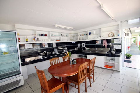 CStay - Accommodation Gladstone 3