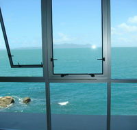 Best at Bright Point Absolute Waterfront 4 bedroom apartment - Accommodation Gladstone