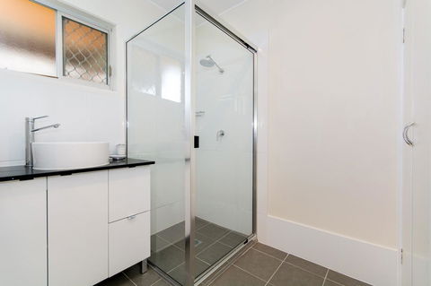 Lowset Sweetie, Central To Everything - Partridge St, Bongaree - Accommodation Gladstone 11
