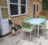 Retro Beach Flat - Accommodation Gladstone