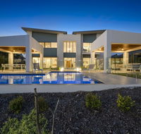Luxury Canal Front Holiday House - Accommodation Gladstone