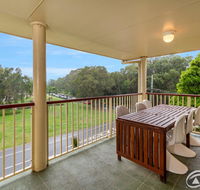 Immaculate Spacious Second Floor Unit Overlooking Pristine Parklands - Accommodation Gladstone