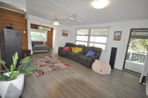 Beachside Beauty - Accommodation Gladstone 11