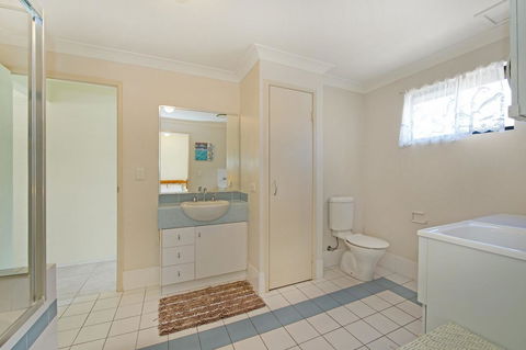Quiet Location Across From Waterfront - South Esp, Bongaree - Accommodation Gladstone 5