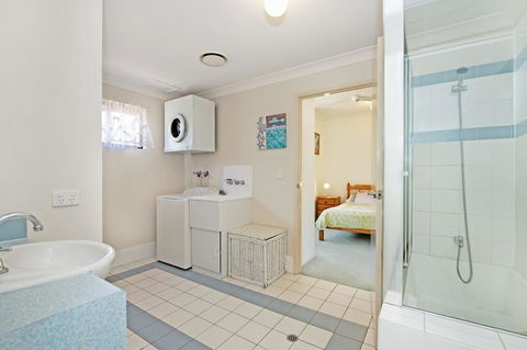 Quiet Location Across From Waterfront - South Esp, Bongaree - Accommodation Gladstone 15