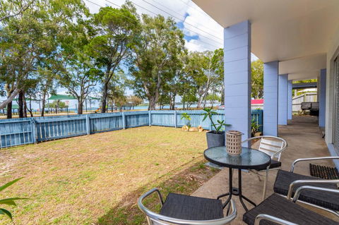 Charm And Comfort In This Ground Floor Unit With Water Views! Welsby Pde, Bongaree - Accommodation Gladstone 0
