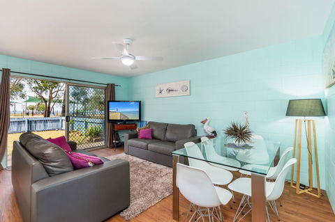 Charm And Comfort In This Ground Floor Unit With Water Views! Welsby Pde, Bongaree - Accommodation Gladstone 14