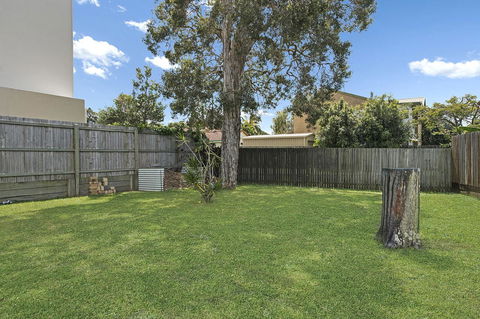 Charm And Comfort In This Ground Floor Unit With Water Views! Welsby Pde, Bongaree - Accommodation Gladstone 8