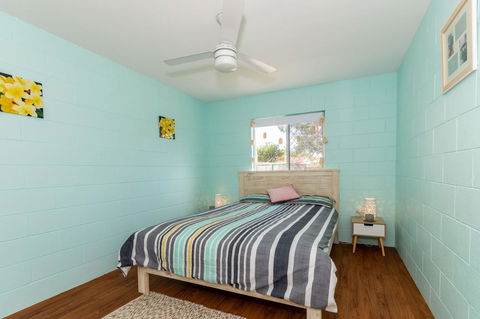 Charm And Comfort In This Ground Floor Unit With Water Views! Welsby Pde, Bongaree - Accommodation Gladstone 9