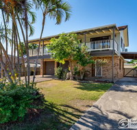 Family Holiday Haven on Boronia 100m to Beach - Accommodation Gladstone