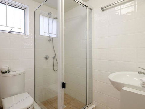 Beachies 3 - Accommodation Gladstone 1