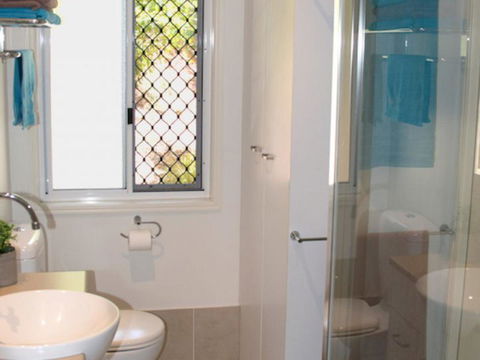 Sandcastles On Main - Accommodation Gladstone 5