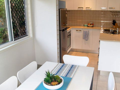 Sandcastles On Main - Accommodation Gladstone 11