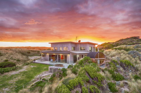 Porky Beach Retreat - King Island Escapes - Accommodation Gladstone 0