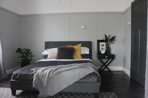 Donnelly House - Accommodation Gladstone 0