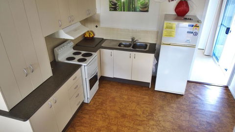 'AFRAME Tarcoola Cottage' 29 The Parade, North Haven - Accommodation Gladstone 3