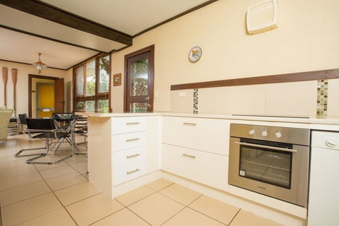'Banksia 7' Marine Parade - Accommodation Gladstone 2