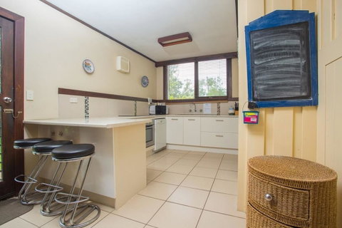 'Banksia 7' Marine Parade - Accommodation Gladstone 1