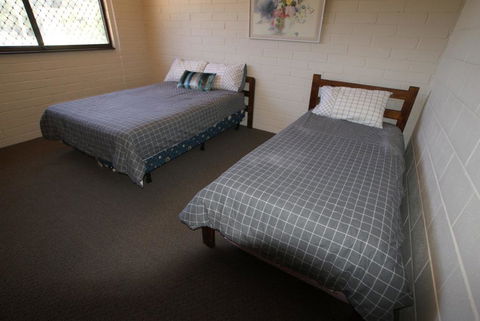 'Bay Dream' Upstairs Unit Three - Accommodation Gladstone 2