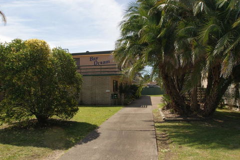 'Bay Dream' Upstairs Unit Three - Accommodation Gladstone 0
