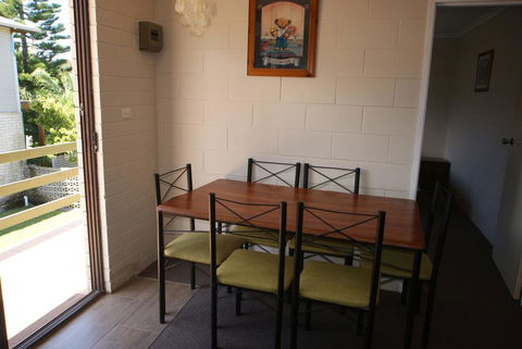 'Bay Dream' Upstairs Unit Three - Accommodation Gladstone 1
