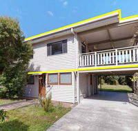 'Beach Break 1' 1/10 Lionel Street - upstairs unit with Aircon - Accommodation Gladstone