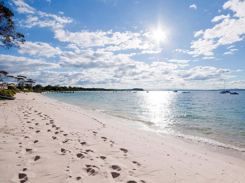'Beachside' Shoal Bay, Unit 4 - Accommodation Gladstone 1