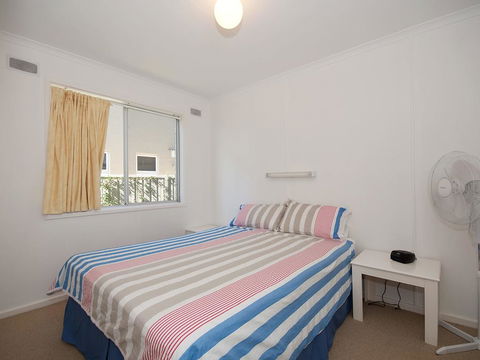 'Beachside' Shoal Bay, Unit 4 - Accommodation Gladstone 2