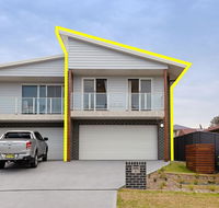 'Birubi Breezes' 2/7 Fitzroy St - Large Duplex with Air Conditioning WIFI  only 5 minute walk to the beach - Accommodation Gladstone