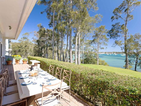 'Corlette Waterfront', 2/44 Danalene Parade - Waterfront Luxury, WIFI, Aircon, Boat Parking - Accommodation Gladstone 1