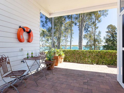 'Corlette Waterfront', 2/44 Danalene Parade - Waterfront Luxury, WIFI, Aircon, Boat Parking - Accommodation Gladstone 3