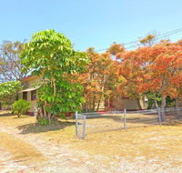 'Daves Place' 27 Rigney St - Holiday house with WIFI Aircon  Boat Parking - Accommodation Gladstone