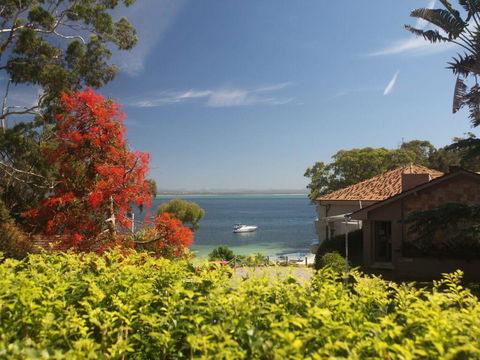 'Dutchies Vista' 1/45 Christmas Bush Ave - Ground Floor Duplex With Stunning Water Views - Accommodation Gladstone 0