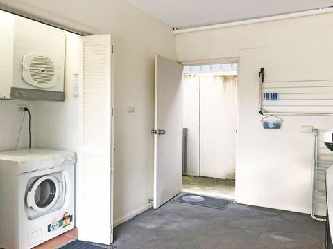 'Dutchies Vista' 1/45 Christmas Bush Ave - Ground Floor Duplex With Stunning Water Views - Accommodation Gladstone 2