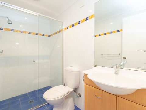 'Dutchies Vista' 1/45 Christmas Bush Ave - Ground Floor Duplex With Stunning Water Views - Accommodation Gladstone 3