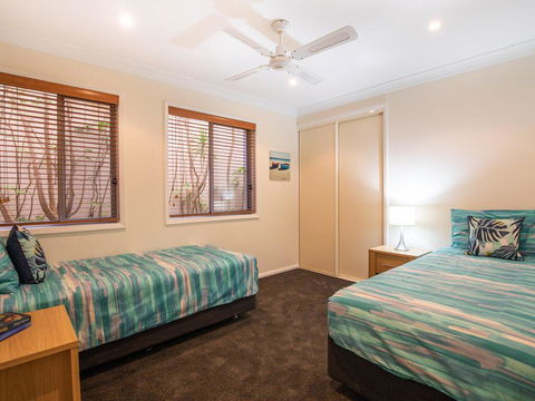 'Dutchies Vista' 1/45 Christmas Bush Ave - Ground Floor Duplex With Stunning Water Views - Accommodation Gladstone 1