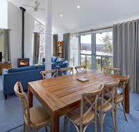 'Matilda' - Spacious  centrally located with great lake views - Accommodation Gladstone