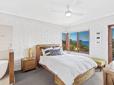 'Nunkeri', 5 Kerrie Close - Stunning House With Fabulous Views, Linen, WIFI & Air Conditioning - Accommodation Gladstone 1