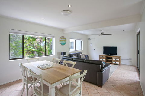 'Pandanus Cove' Apartment 5 - Accommodation Gladstone 0