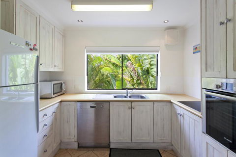 'Pandanus Cove' Apartment 5 - Accommodation Gladstone 3