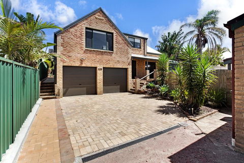 'Salt Wood' Cabin Style Retreat - Accommodation Gladstone 0