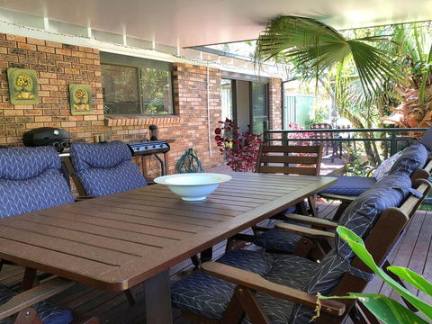 'Sandy Palms' 28 Moorooba Cr - Beautiful Home With Wifi, Air-con And Boat Parking - Accommodation Gladstone 2