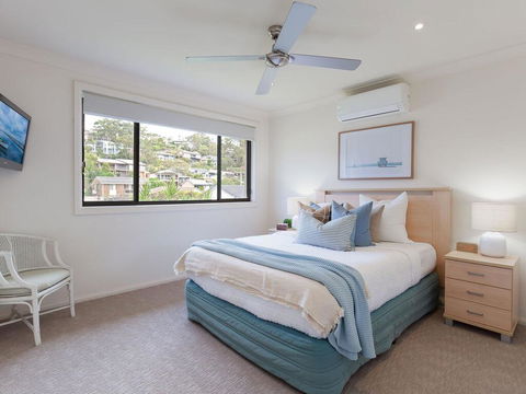 'Sandy Point Haven', 21a Sandy Point Rd - Stylish Haven With WIFI, Air Conditioning & Water Views - Accommodation Gladstone 0