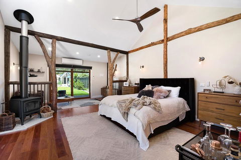 'The Coach House' At Lochiel - Accommodation Gladstone 1