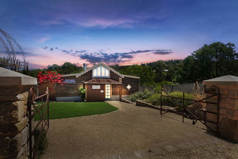 'The Coach House' At Lochiel - Accommodation Gladstone 0
