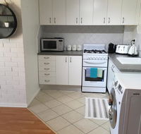 'The Mount' Trendy with City Views - Accommodation Gladstone